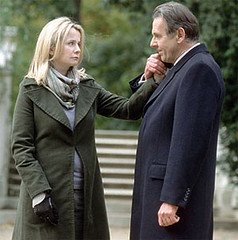 Emily Watson y Tom Wilkinson en Laberinto de mentiras