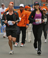 Katie Holmes haciendo el marathon