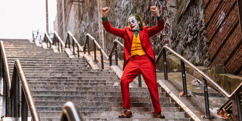 El Joker también baila y la subida a su casa es peor que la de Rocky Balboa entrenando