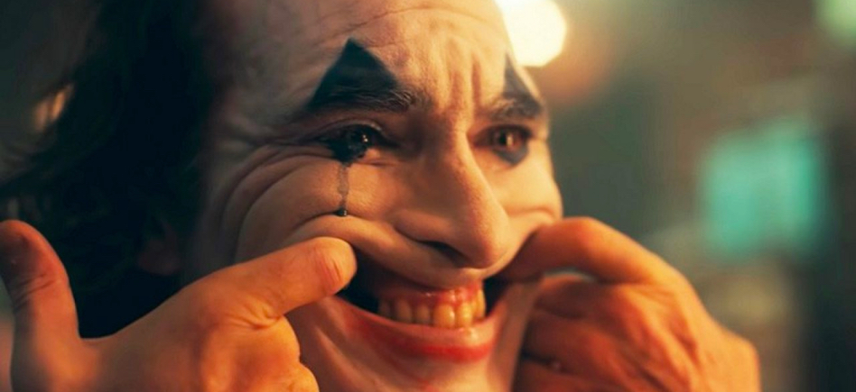 Risa forzada de Joaquin Phoenix como El Joker